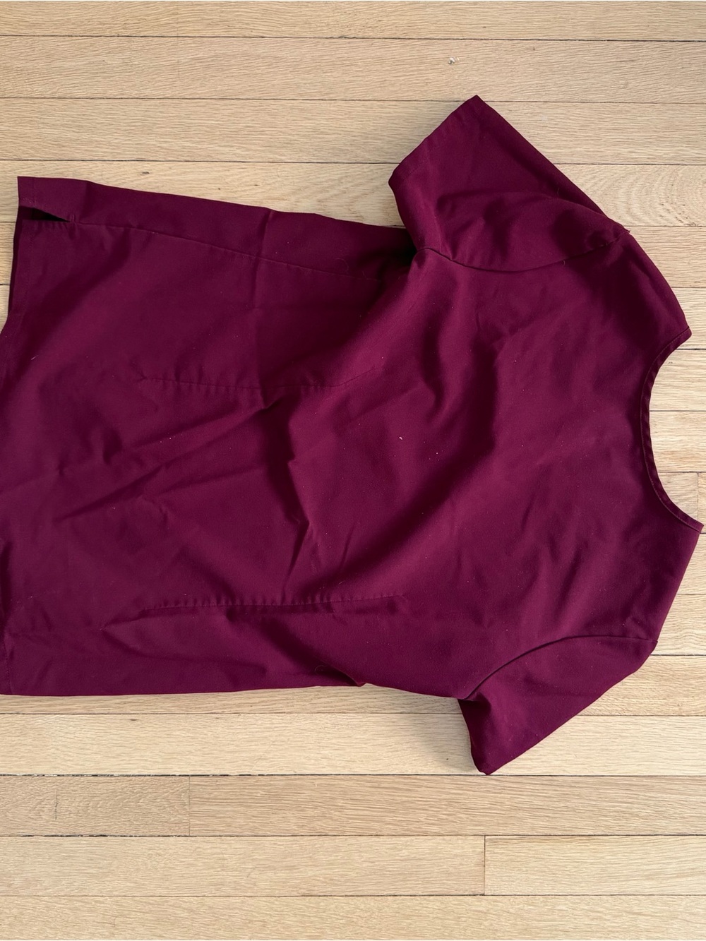 FIGS V-Neck Scrub Top in Burgundy - Picture 3 of 3